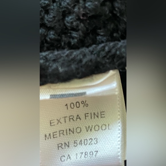 Banana Republic Black Turtleneck Poncho Sweater Fringe Merino Wool Size M/L - Picture 10 of 10